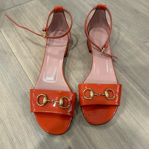 Gucci Shoes - Authentic preloved sandals in a stunning color.